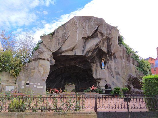 Replique de la Grotte de Lourdes