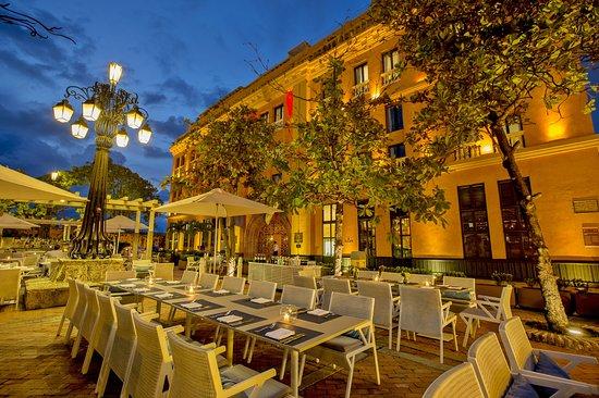 Plaza Santa Teresa Restaurante Bar & Lounge