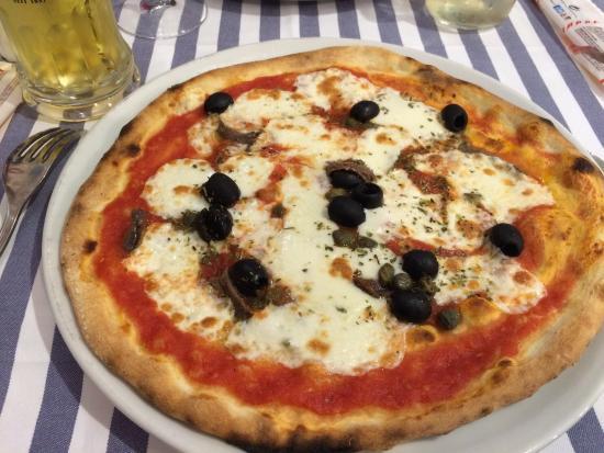 trattoria pizzeria napoli è