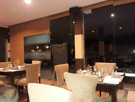 Kreeptow Lounge & Restaurant