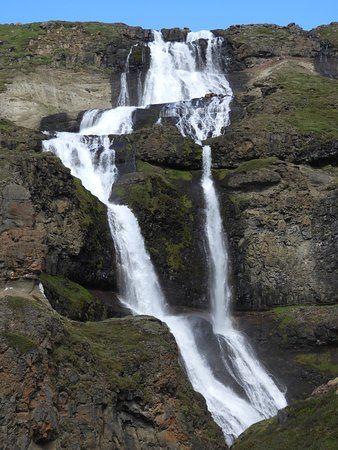 Rjúkandi Waterfall