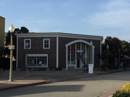 Rock'n Rob's Famous Pacifica Burgers