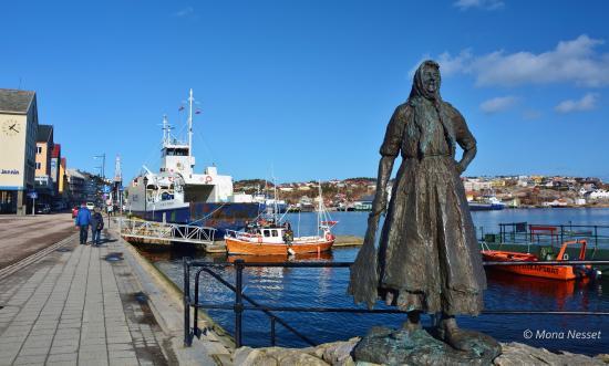 Klippfiskkjerringa-statuen